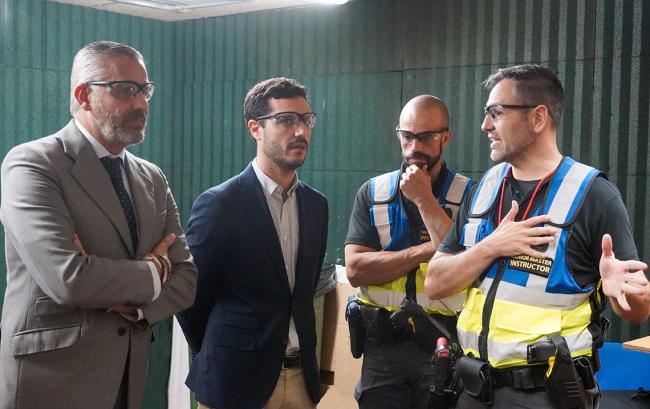 El Centro de Seguridad de la Policía Local de Torrejón de Ardoz acoge un curso para la formación de policías como instructores de pistolas eléctricas tipo TASER 7
