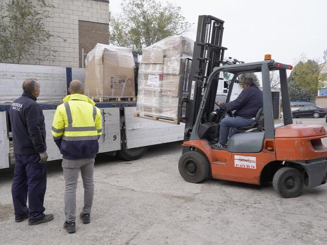 EL AYUNTAMIENTO DE TORREJÓN DE ARDOZ ENVÍA A VALENCIA 2 NUEVOS TRAILERS CON MATERIAL DE AYUDA DONADO POR VECINOS Y ENTIDADES DE LA CIUDAD, ADEMÁS DE UN CAMIÓN VOLQUETE CON GRÚA-PULPO PARA RETIRAR DE LA VÍA PÚBLICA ENSERES