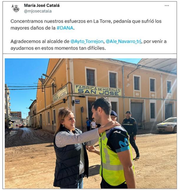 María José Catalá, alcaldesa de Valencia, agradeciendo al alcalde de Torrejón de Ardoz, Alejandro Navarro, la aportación de la ciudad torrejonera