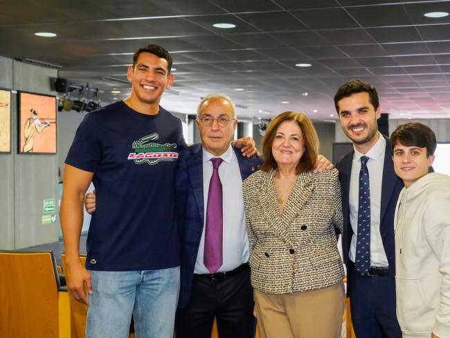 Ayoub Ghadfa (medallista olímpico Paris 2024), María Pérez (oro y plata olímpicos en Paris 2024), Alejandro Navarro, Alejandro Blanco y María Dolores Mascarell