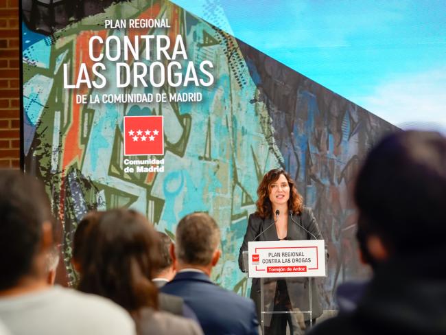 La presidenta de la Comunidad de Madrid, Isabel Díaz Ayuso, acompañada del alcalde, Alejandro Navarro, presenta en Torrejón de Ardoz el I Plan Regional contra las Drogas