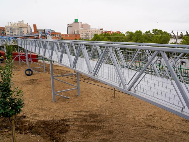 Se ha habilitado una conexión directa entre la primera planta de este aparcamiento y la Pasarela de la Estación de Torrejón