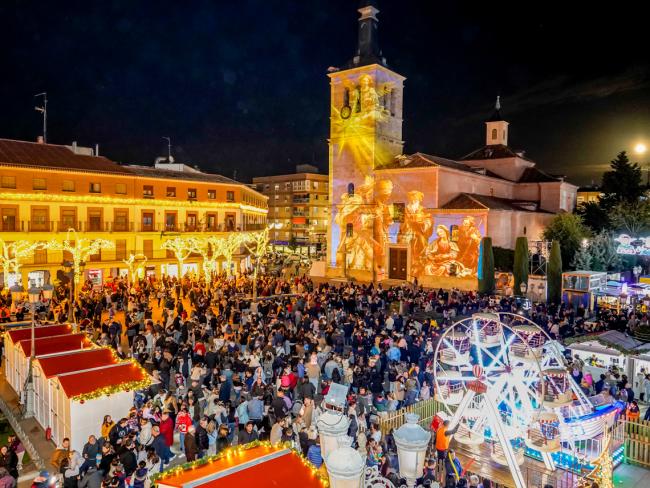 Espectacular regreso de Los Guachis a la Plaza Mayor en la inauguración de la nueva Plaza de Los Guachis, la novedosa Iluminación Navideña de la ciudad y la vuelta del impresionante espectáculo Fantasía de Navidad, videomapping sobre la fachada de la Iglesia