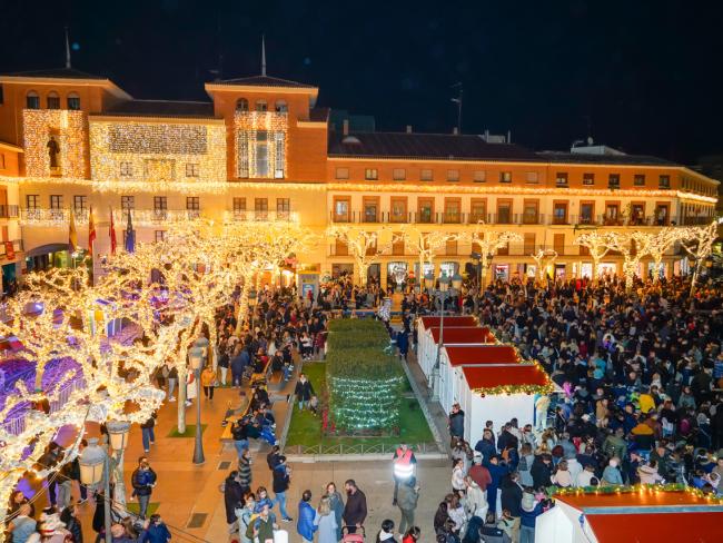 Espectacular regreso de Los Guachis a la Plaza Mayor en la inauguración de la nueva Plaza de Los Guachis, la novedosa Iluminación Navideña de la ciudad y la vuelta del impresionante espectáculo Fantasía de Navidad, videomapping sobre la fachada de la Iglesia