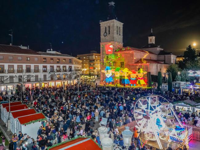 Espectacular regreso de Los Guachis a la Plaza Mayor en la inauguración de la nueva Plaza de Los Guachis, la novedosa Iluminación Navideña de la ciudad y la vuelta del impresionante espectáculo Fantasía de Navidad, videomapping sobre la fachada de la Iglesia