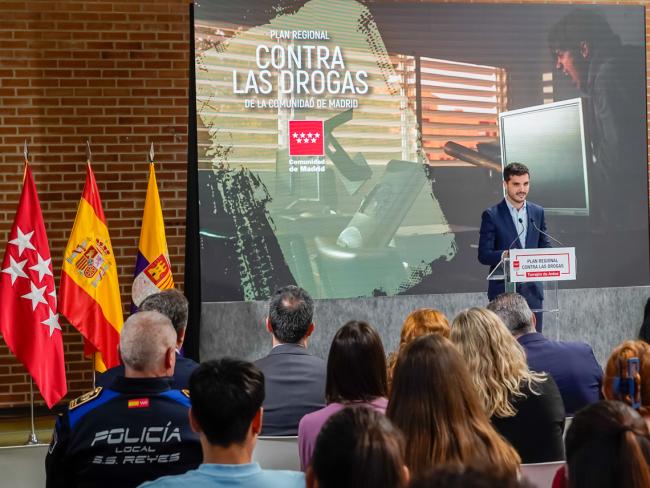 La presidenta de la Comunidad de Madrid, Isabel Díaz Ayuso, acompañada del alcalde, Alejandro Navarro, presenta en Torrejón de Ardoz el I Plan Regional contra las Drogas