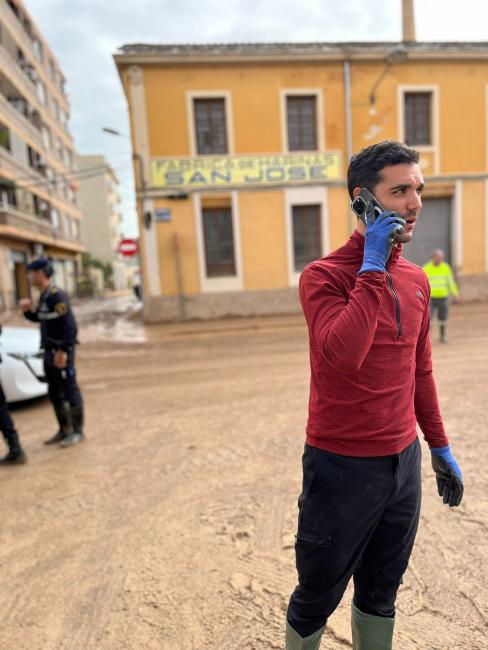 EL AYUNTAMIENTO DE TORREJÓN DE ARDOZ ENVÍA A VALENCIA 4.100 PALAS Y OTRO MATERIAL, TRASLADADO POR UN EQUIPO DE TRABAJO ENCABEZADO POR EL ALCALDE, ALEJANDRO NAVARRO PRIETO, COMO APOYO A LOS AFECTADOS POR LA DANA 