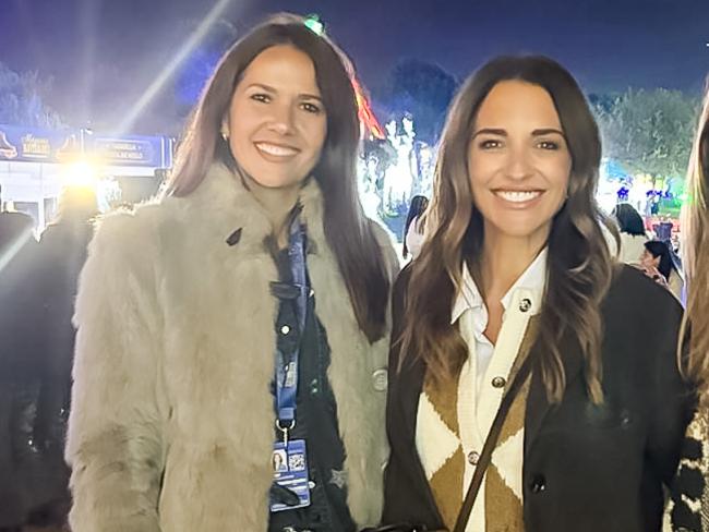 La concejala de Igualdad y Festejos, con Paula Echevarría