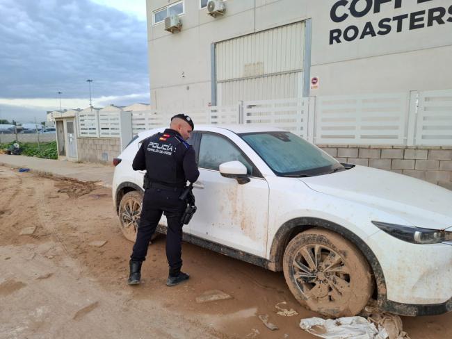 EL AYUNTAMIENTO DE TORREJÓN DE ARDOZ ENVÍA A VALENCIA DOS DISPOSITIVOS POLICIALES CON 22 AGENTES Y 11 VEHÍCULOS PARA AYUDAR A LOS AFECTADOS POR LA DANA
