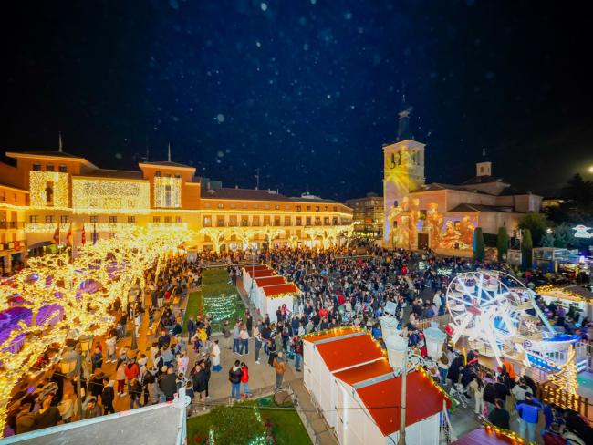 Espectacular regreso de Los Guachis a la Plaza Mayor en la inauguración de la nueva Plaza de Los Guachis, la novedosa Iluminación Navideña de la ciudad y la vuelta del impresionante espectáculo Fantasía de Navidad, videomapping sobre la fachada de la Iglesia