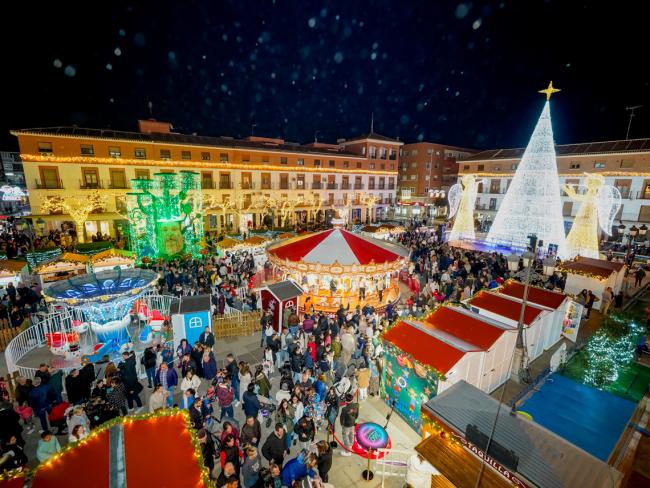 Espectacular regreso de Los Guachis a la Plaza Mayor en la inauguración de la nueva Plaza de Los Guachis, la novedosa Iluminación Navideña de la ciudad y la vuelta del impresionante espectáculo Fantasía de Navidad, videomapping sobre la fachada de la Iglesia