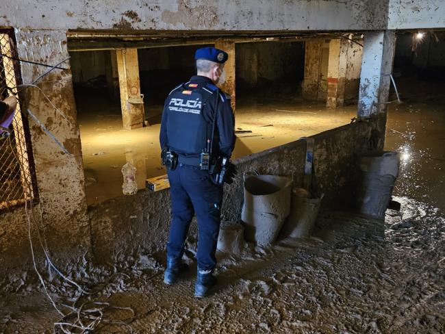 EL AYUNTAMIENTO DE TORREJÓN DE ARDOZ ENVÍA A VALENCIA DOS DISPOSITIVOS POLICIALES CON 22 AGENTES Y 11 VEHÍCULOS PARA AYUDAR A LOS AFECTADOS POR LA DANA