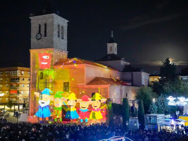 Espectacular regreso de Los Guachis a la Plaza Mayor en la inauguración de la nueva Plaza de Los Guachis, la novedosa Iluminación Navideña de la ciudad y la vuelta del impresionante espectáculo Fantasía de Navidad, videomapping sobre la fachada de la Iglesia