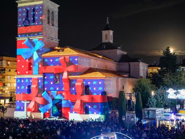 Espectacular regreso de Los Guachis a la Plaza Mayor en la inauguración de la nueva Plaza de Los Guachis, la novedosa Iluminación Navideña de la ciudad y la vuelta del impresionante espectáculo Fantasía de Navidad, videomapping sobre la fachada de la Iglesia