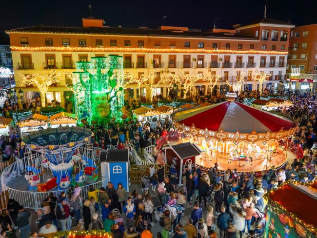 Espectacular regreso de Los Guachis a la Plaza Mayor en la inauguración de la nueva Plaza de Los Guachis, la novedosa Iluminación Navideña de la ciudad y la vuelta del impresionante espectáculo Fantasía de Navidad, videomapping sobre la fachada de la Iglesia