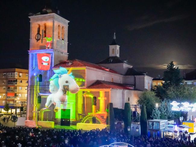 Espectacular regreso de Los Guachis a la Plaza Mayor en la inauguración de la nueva Plaza de Los Guachis, la novedosa Iluminación Navideña de la ciudad y la vuelta del impresionante espectáculo Fantasía de Navidad, videomapping sobre la fachada de la Iglesia