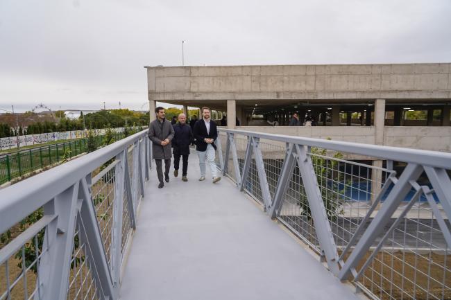 Se ha habilitado una conexión directa entre la primera planta de este aparcamiento y la Pasarela de la Estación de Torrejón