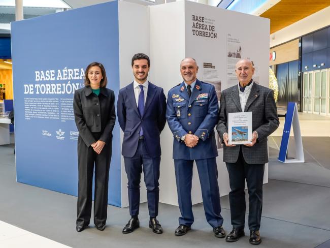 El Centro Comercial Parque Corredor acoge una exposición conmemorativa sobre la historia de la Base Aérea de Torrejón de Ardoz