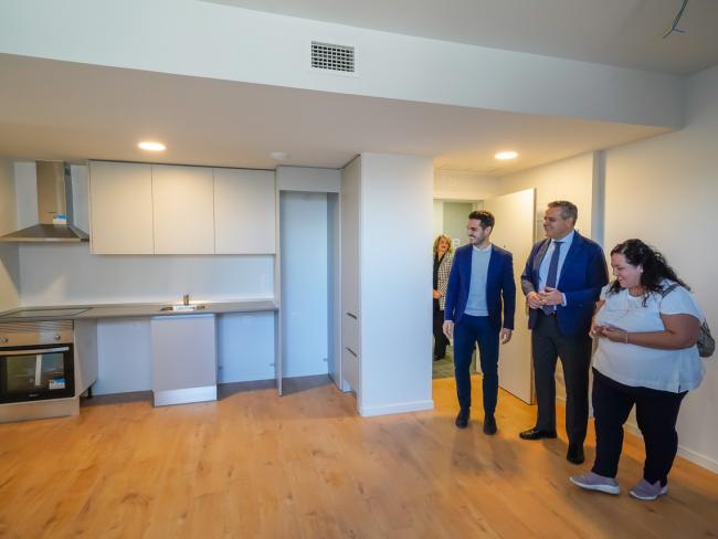 Entregadas las llaves de las 137 viviendas de alquiler a precio asequible, con prioridad para torrejoneros, del Plan Vive que la Comunidad de Madrid ha construido en Torrejón de Ardoz