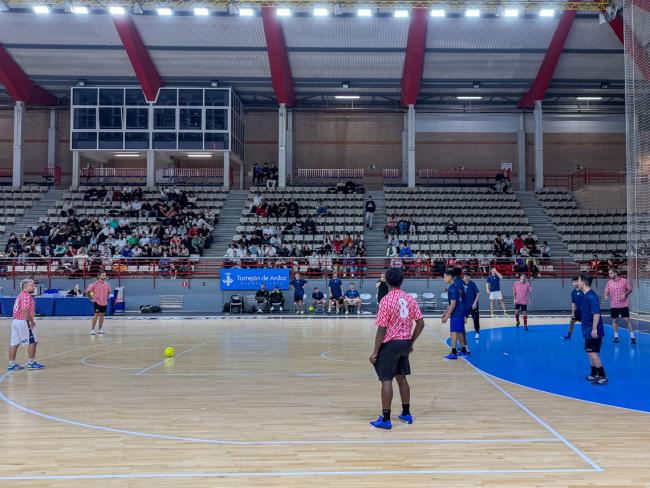 El Pabellón Jorge Garbajosa acoge un partido de fútbol sala de freestylers y creadores de contenido como una de las actividades previas a la gran final internacional de “Red Bull Batalla”