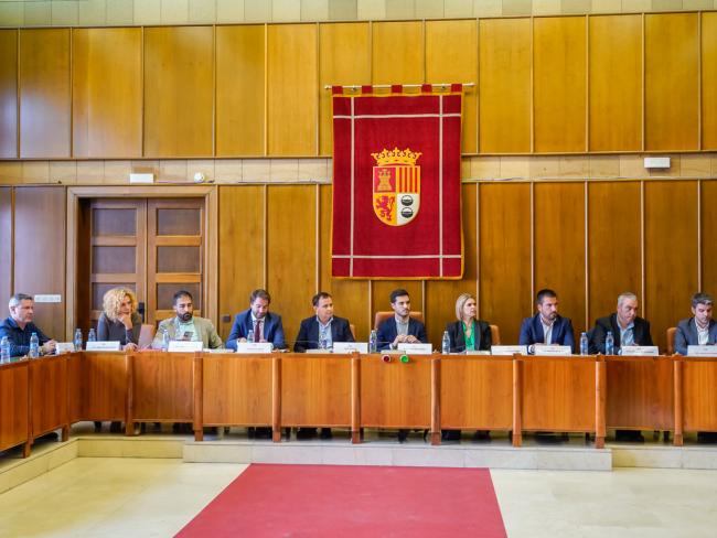 Un momento de la reunión que tuvo lugar ayer, en el Salón de Plenos del Ayuntamiento