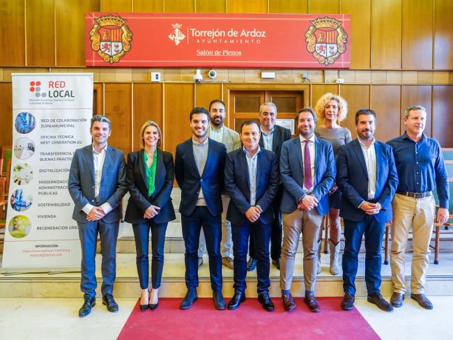  Los alcaldes y alcaldesas en el Salón de Plenos del Ayuntamiento