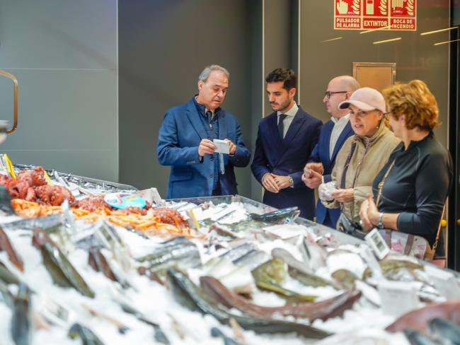 Tiene una zona de mercado, donde el cliente puede encontrar todos los productos frescos