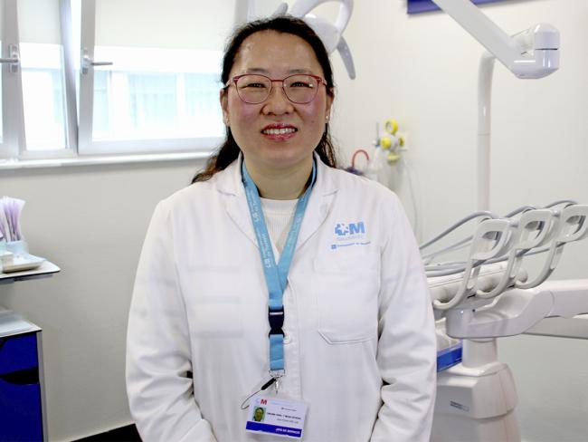 La jefa del servicio de Cirugía Oral y Maxilofacial del Hospital público Universitario de Torrejón en el centro sanitario torrejonero