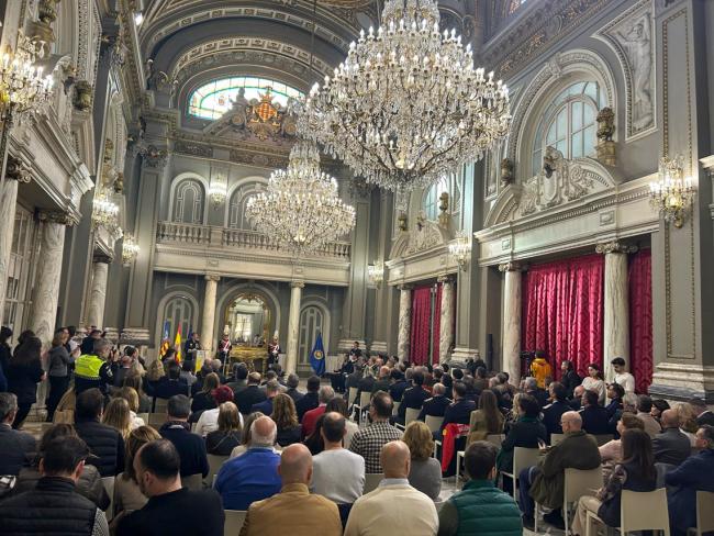 La ciudad de Valencia otorga la Cruz al Mérito Profesional a la Policía Local de Torrejón de Ardoz por su ayuda en los momentos más difíciles de la DANA