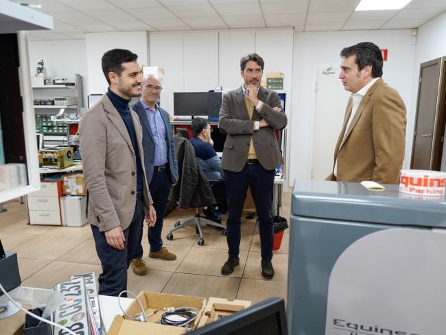 La empresa Equinsa Parking, con una trayectoria de más de 35 años fabrica sistemas de acceso, pago y control para los aparcamientos, así como un desarrollo propio de software, ofreciendo un servicio integral tanto a nivel informático como electrónico y mecánico 