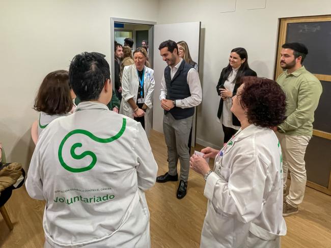 El alcalde, Alejandro Navarro Prieto con los voluntarios