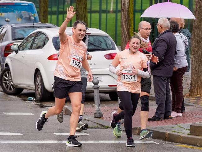 El concejal de Bienestar, Educación e Inmigración, Rubén Martínez, durante la carrera