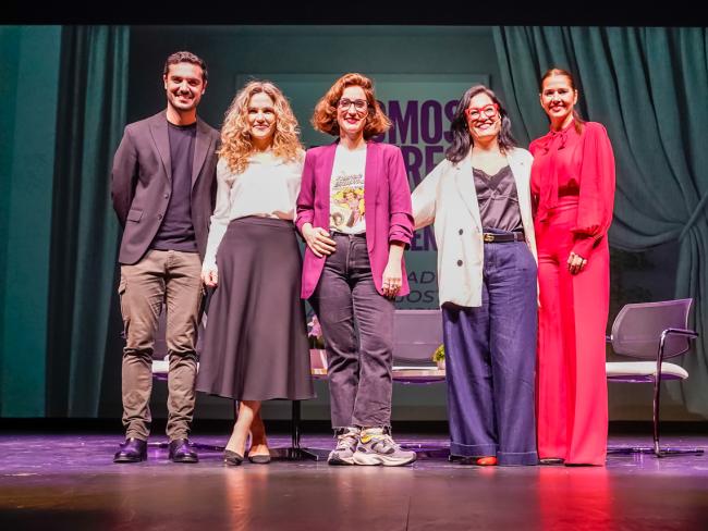El alcalde, Alejandro Navarro, y la concejala de Igualdad y Festejos, María Eugenia Gil, con Ana Morgade, Silvia Congost y Ana Asensio