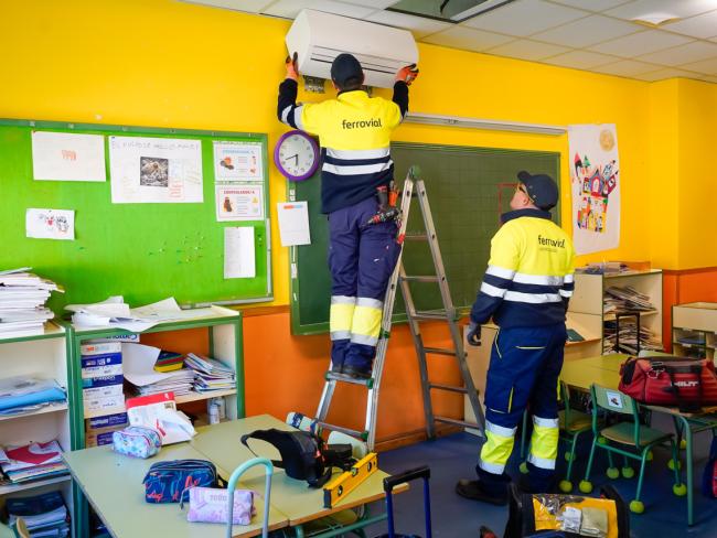 Instalación de aire acondicionado en el colegio público La Zarzuela