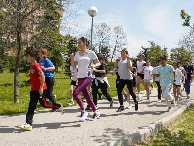 El Parque Aztecas acogió la carrera de los alumnos de Educación Primaria