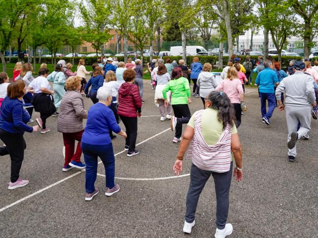 Inauguración oficial de la Semana de la Salud en el Parque de Veredillas, con una clase abierta de gimnasia