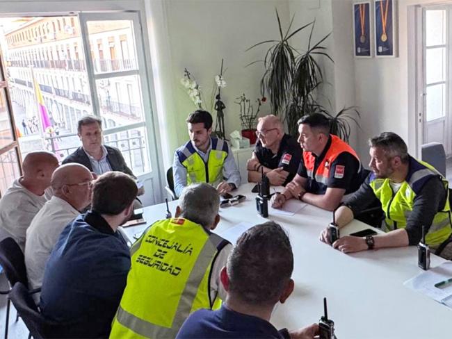 El alcalde, Alejandro Navarro Prieto, dirigiendo el Plan de Emergencias Municipal junto a concejales, mandos de la Policía Local y técnicos municipales, en la tarde de ayer