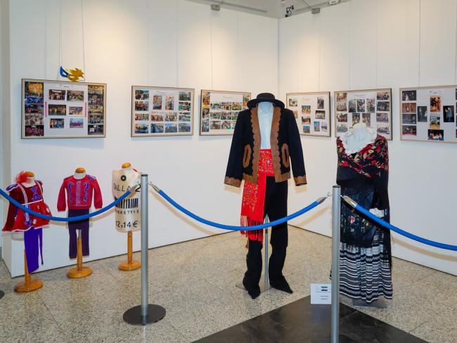 Algunos de los artículos que se pueden ver en la exposición del Círculo Extremeño en la Casa de la Cultura