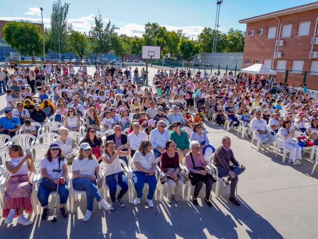 Asistentes a la jornada de celebración del 50 Aniversario del CEIP Miguel de Cervantes