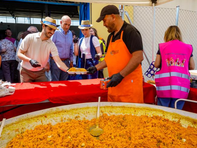 Reparto de paella