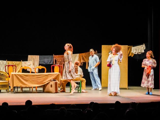 Momento de la representación de la obra “Intervención Vania”, del grupo sevillano, “Homero”