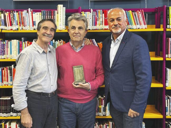 El concejal de Cultura, José Antonio Moreno, con los autores locales
