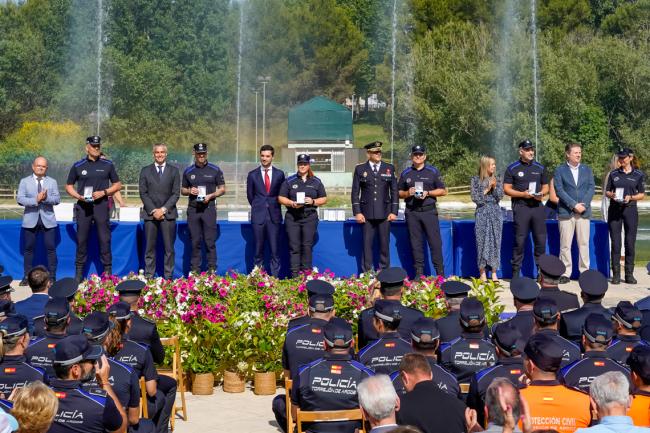Se entregaron cruces a la constancia en sus distintas modalidades, Bronce por 15 años de servicio y Plata por 20 años de servicio
