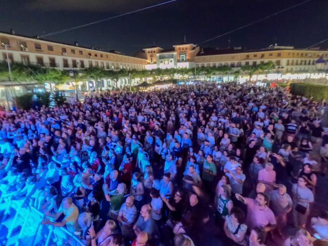 Espectacular asistencia de público a Locos x los 80