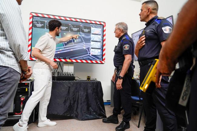 El alcalde, Alejandro Navarro Prieto, supervisa los nuevos sistemas tecnológicos