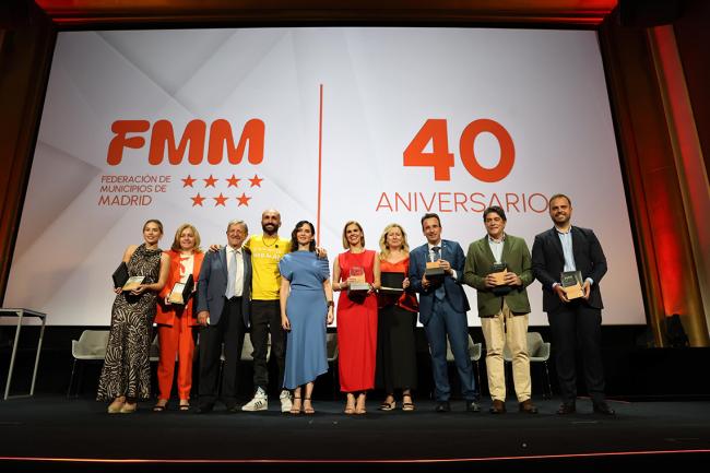 La Federación de Municipios de Madrid celebró su 40º aniversario con un acto institucional presidido por la presidenta regional, Isabel Díaz Ayuso, en el que se rindió homenaje a los expresidentes de la federación durante cuatro décadas