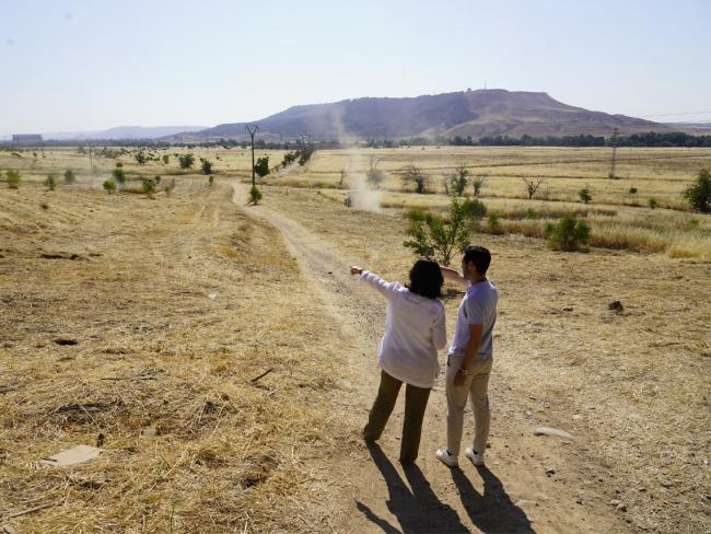 El alcalde, Alejandro Navarro, y la concejala de Medio Ambiente, Esperanza Fernández, en la Finca Soto Espinillo supervisando los trabajos