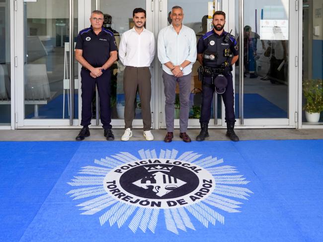 El alcalde, Alejandro Navarro, y el concejal de Seguridad, Alberto Cantalejo, visitando el Centro de Control de la Policía Local