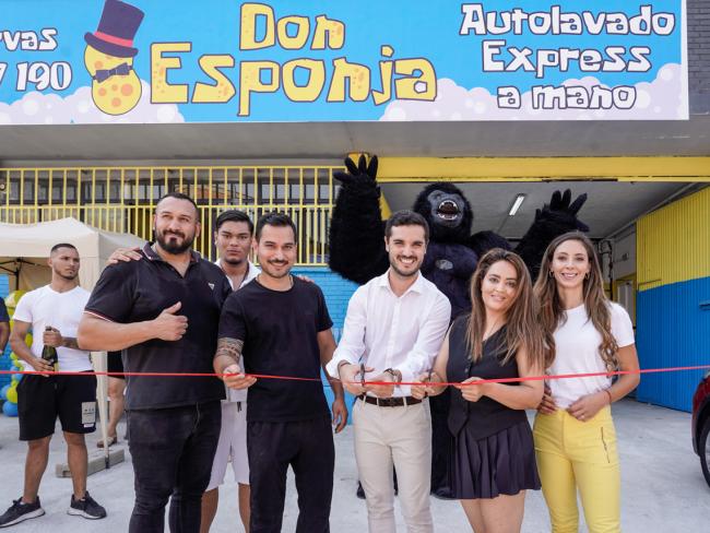 Inaugurado en Torrejón de Ardoz, Don Esponja, lavado de vehículos a mano