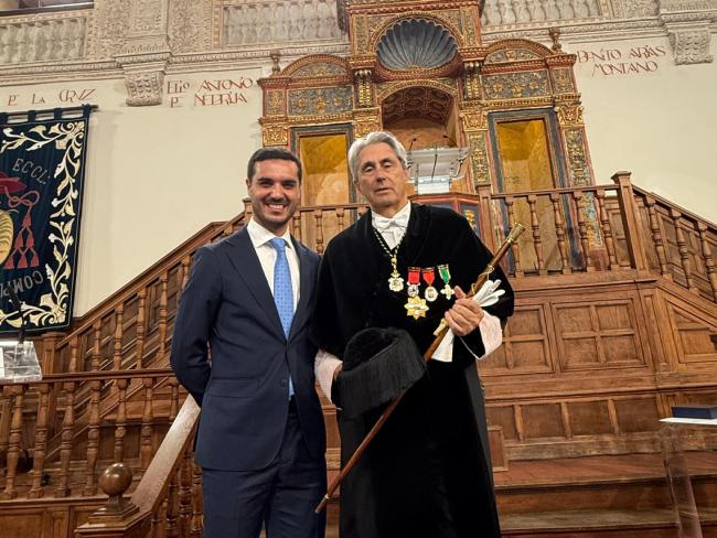 El alcalde, Alejandro Navarro, con el rector de la Universidad de Alcalá, José Vicente Saz